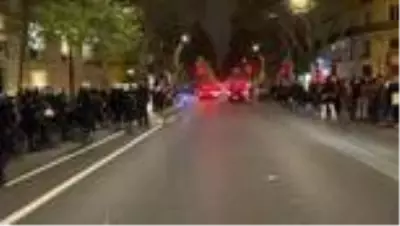 Fransa'da 'güvenlik tasarısı' protestosuna polis müdahalesi Fransa'da 'güvenlik tasarısı' protestosuna polis müdahalesi
