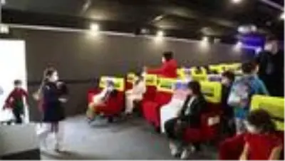'Gezen Sinema Tırı' hem hijyen kurallarını öğretiyor hem sinema keyfi yaşatıyor 'Gezen Sinema Tırı' hem hijyen kurallarını öğretiyor hem sinema keyfi yaşatıyor