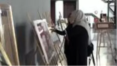 Hattat Mahmut Şahin ve öğrencilerinin eserleri Kocaeli'de sergilendi Hattat Mahmut Şahin ve öğrencilerinin eserleri Kocaeli'de sergilendi