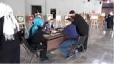 Hattat Mahmut Şahin ve öğrencilerinin eserleri Kocaeli'de sergilendi Hattat Mahmut Şahin ve öğrencilerinin eserleri Kocaeli'de sergilendi