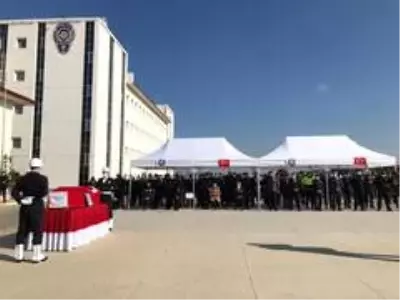 Son dakika haberleri: Hayatını kaybeden polis memuru Ürgen son yolculuğuna uğurlandı Son dakika haberleri: Hayatını kaybeden polis memuru Ürgen son yolculuğuna uğurlandı