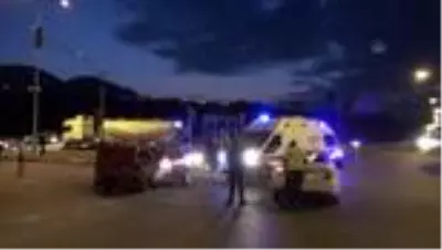İki otomobil çarpıştı: 4 yaralı İki otomobil çarpıştı: 4 yaralı