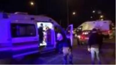 İki otomobil çarpıştı: 4 yaralı İki otomobil çarpıştı: 4 yaralı