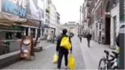 - İtalya'da 3 Nisan'dan bu yana en yüksek ölüm sayısı- İtalya'da son 24 saatte koronadan 731 ölüm - İtalya'da 3 Nisan'dan bu yana en yüksek ölüm sayısı- İtalya'da son 24 saatte koronadan 731 ölüm