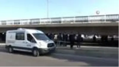 İzmir'de viyadük altında yanmış ceset bulundu İzmir'de viyadük altında yanmış ceset bulundu