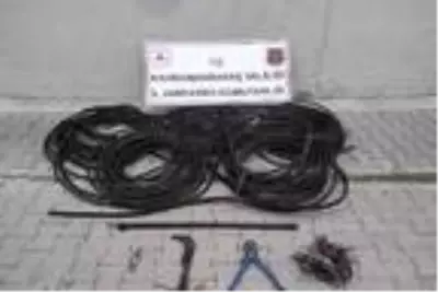 Kaza yapınca hırsızlık yaptıkları ortaya çıktı Kaza yapınca hırsızlık yaptıkları ortaya çıktı