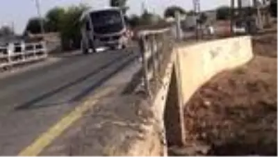 Kızıltepe'de derede oluşan köpükler korkutuyor Kızıltepe'de derede oluşan köpükler korkutuyor