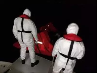 Kuşadası açıklarında can salları içinde 36 göçmen kurtarıldı Kuşadası açıklarında can salları içinde 36 göçmen kurtarıldı