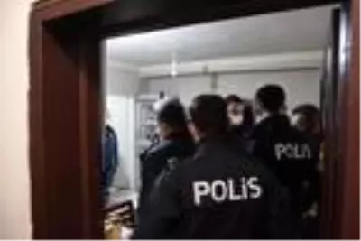 Kütahya'da kumar oynarken yakalanan 14 kişiye 65 bin 240 lira ceza Kütahya'da kumar oynarken yakalanan 14 kişiye 65 bin 240 lira ceza