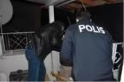 Kütahya'da kumar oynarken yakalanan 14 kişiye 65 bin 240 lira ceza Kütahya'da kumar oynarken yakalanan 14 kişiye 65 bin 240 lira ceza