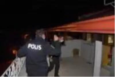 Kütahya'da kumar oynarken yakalanan 14 kişiye 65 bin 240 lira ceza Kütahya'da kumar oynarken yakalanan 14 kişiye 65 bin 240 lira ceza