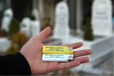 Mezar taşı ustasından ilginç korona virüs mesajı: 'Maske takmadığınız için teşekkür ederiz' Mezar taşı ustasından ilginç korona virüs mesajı: 'Maske takmadığınız için teşekkür ederiz'