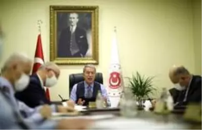 Milli Savunma Bakanı Akar'dan birlik komutanları ile video konferans Milli Savunma Bakanı Akar'dan birlik komutanları ile video konferans