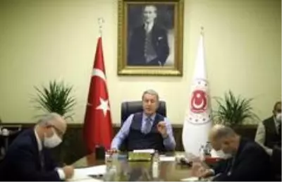 Milli Savunma Bakanı Akar'dan birlik komutanları ile video konferans Milli Savunma Bakanı Akar'dan birlik komutanları ile video konferans