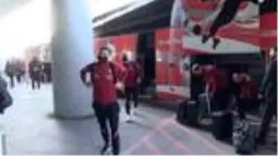 Milliler, Macaristan'a uçtu