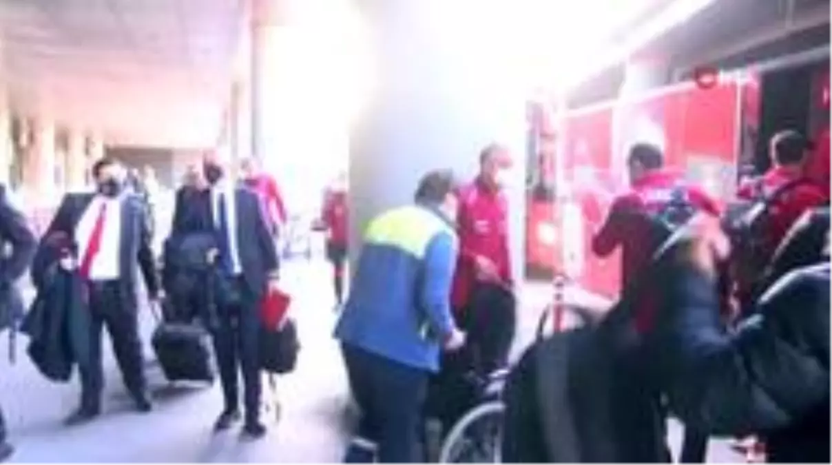 Milliler, Macaristan'a uçtu