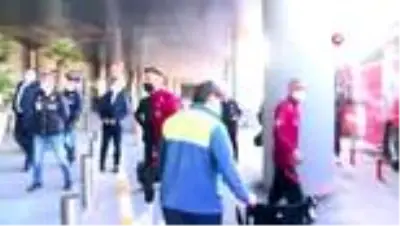 Milliler, Macaristan'a uçtu