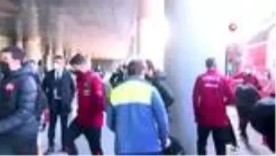 Milliler, Macaristan'a uçtu
