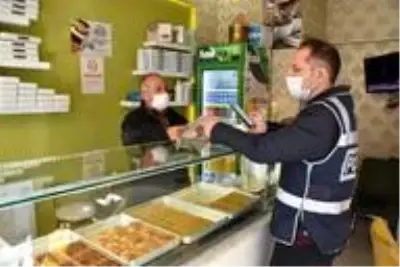 Nevşehir'de maske takmayan 36 kişiye ceza yazıldı Nevşehir'de maske takmayan 36 kişiye ceza yazıldı