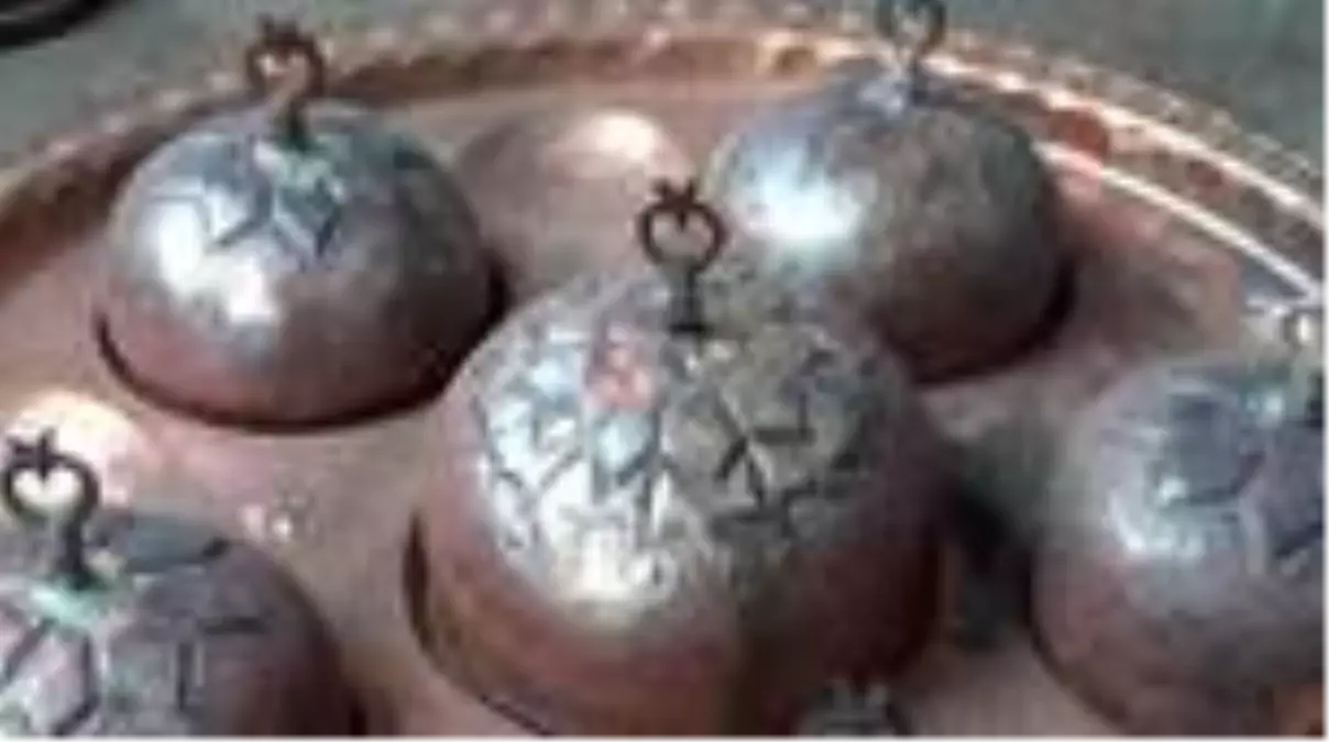 Osmanlı saraylarının tabildotu, gelin damat sofralarını süslüyor