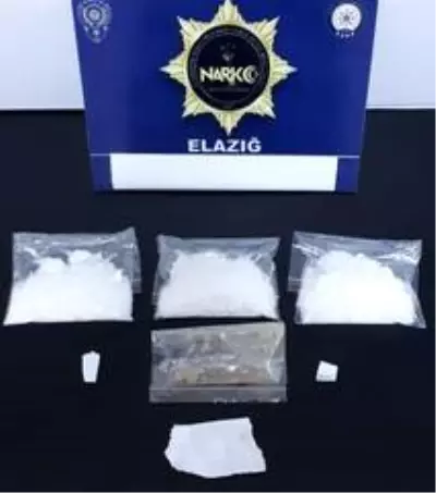 Otomobil direksiyonunda uyuşturucu ele geçirildi, 1 şüpheli tutuklandı Otomobil direksiyonunda uyuşturucu ele geçirildi, 1 şüpheli tutuklandı