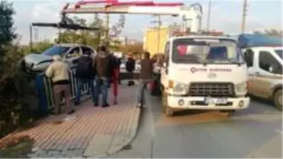Otomobil tarlaya uçtu, sürücüsünün burnu bile kanamadı Otomobil tarlaya uçtu, sürücüsünün burnu bile kanamadı