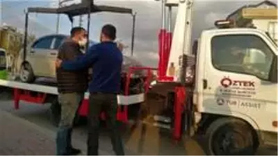 Otomobil tarlaya uçtu, sürücüsünün burnu bile kanamadı Otomobil tarlaya uçtu, sürücüsünün burnu bile kanamadı