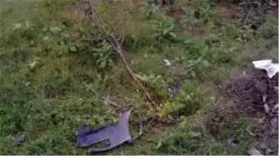 Otomobil tarlaya uçtu, sürücüsünün burnu bile kanamadı Otomobil tarlaya uçtu, sürücüsünün burnu bile kanamadı