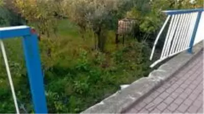 Otomobil tarlaya uçtu, sürücüsünün burnu bile kanamadı Otomobil tarlaya uçtu, sürücüsünün burnu bile kanamadı