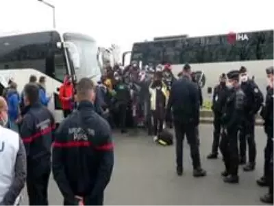 Son dakika haber: - Paris'teki en büyük göçmen kampı polis tarafından boşaltıldı Son dakika haber: - Paris'teki en büyük göçmen kampı polis tarafından boşaltıldı