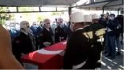 Son dakika haberleri: Şehit Piyade Uzman Çavuş Abdurrahman Topuksuz'un cenazesi toprağa verildi (2) Son dakika haberleri: Şehit Piyade Uzman Çavuş Abdurrahman Topuksuz'un cenazesi toprağa verildi (2)