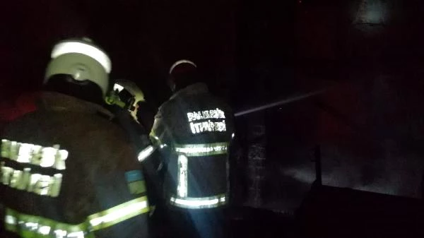 Sındırgı'daki yangında 5 ev zarar gördü, 1 kişi yaralandı, 1 kişi aranıyor