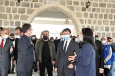 - Şırnak'ta teröristlerin yıktığı tarihi yapılar yeniden inşa ediliyor - Şırnak'ta teröristlerin yıktığı tarihi yapılar yeniden inşa ediliyor