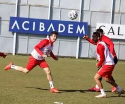 Sivasspor'da Karagümrük mesaisi sürüyor Sivasspor'da Karagümrük mesaisi sürüyor