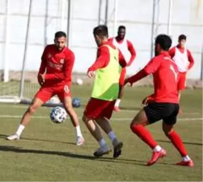 Sivasspor'da Karagümrük mesaisi sürüyor Sivasspor'da Karagümrük mesaisi sürüyor