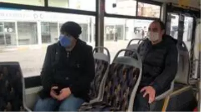 Sivil polislerden halk otobüsünde Covid-19 denetimi Sivil polislerden halk otobüsünde Covid-19 denetimi