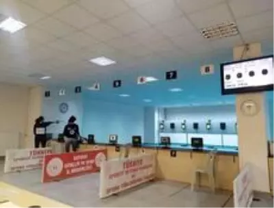 Sporcular atıcılık ligi için hazır Sporcular atıcılık ligi için hazır