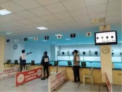 Sporcular atıcılık ligi için hazır Sporcular atıcılık ligi için hazır