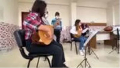 Sultanhanı'nda bağlama kursuna yoğun ilgi Sultanhanı'nda bağlama kursuna yoğun ilgi