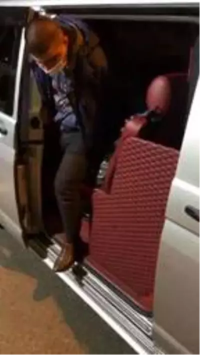 Tekirdağ'da biri lüks, 2 minibüste 22 kaçak göçmen yakalandı Tekirdağ'da biri lüks, 2 minibüste 22 kaçak göçmen yakalandı