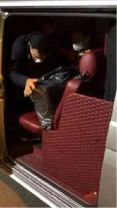 Tekirdağ'da biri lüks, 2 minibüste 22 kaçak göçmen yakalandı Tekirdağ'da biri lüks, 2 minibüste 22 kaçak göçmen yakalandı