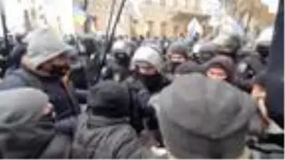 Son dakika haberi! Ukrayna'da karantina protestosunda arbede Son dakika haberi! Ukrayna'da karantina protestosunda arbede