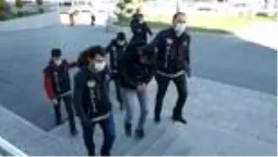 Uyuşturucu operasyonunda yakalanan 2 zanlıdan biri tutuklandı Uyuşturucu operasyonunda yakalanan 2 zanlıdan biri tutuklandı