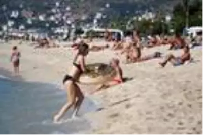 Alanya'da, deniz keyfi kasım ayında da sürüyor Alanya'da, deniz keyfi kasım ayında da sürüyor