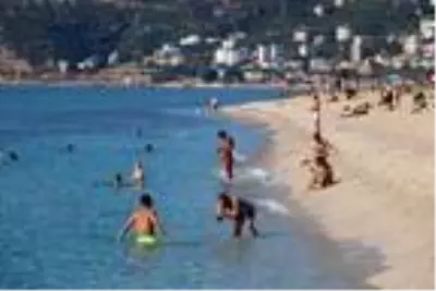 Alanya'da, deniz keyfi kasım ayında da sürüyor Alanya'da, deniz keyfi kasım ayında da sürüyor