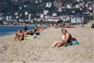 Alanya'da, deniz keyfi kasım ayında da sürüyor Alanya'da, deniz keyfi kasım ayında da sürüyor