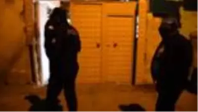 Arkadaşıyla şakalaşırken tabancayla vurulan bir kişi ağır yaralandı Arkadaşıyla şakalaşırken tabancayla vurulan bir kişi ağır yaralandı