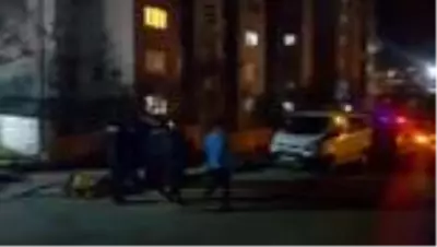 Arnavutköy'de bir iş yerine yapılan silahlı saldırıda 2 kişi yaralandı Arnavutköy'de bir iş yerine yapılan silahlı saldırıda 2 kişi yaralandı