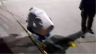 Arnavutköy'de bir iş yerine yapılan silahlı saldırıda 2 kişi yaralandı Arnavutköy'de bir iş yerine yapılan silahlı saldırıda 2 kişi yaralandı