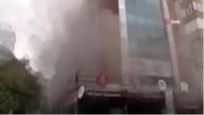 Son dakika... Ataşehir'de restoranda korkutan yangın Son dakika... Ataşehir'de restoranda korkutan yangın